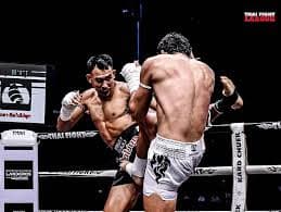 Genou porté pendant un combat Thai Fight